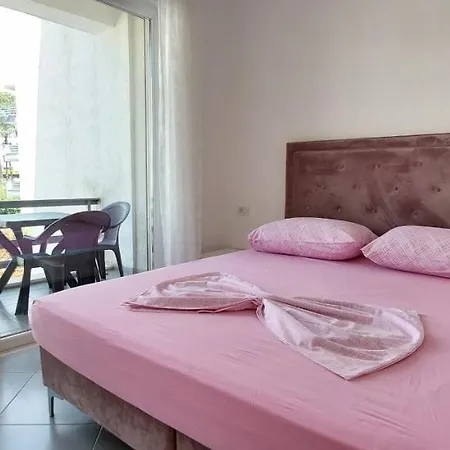 Reina 3 Lalzi Bay Lura2 * Durrës